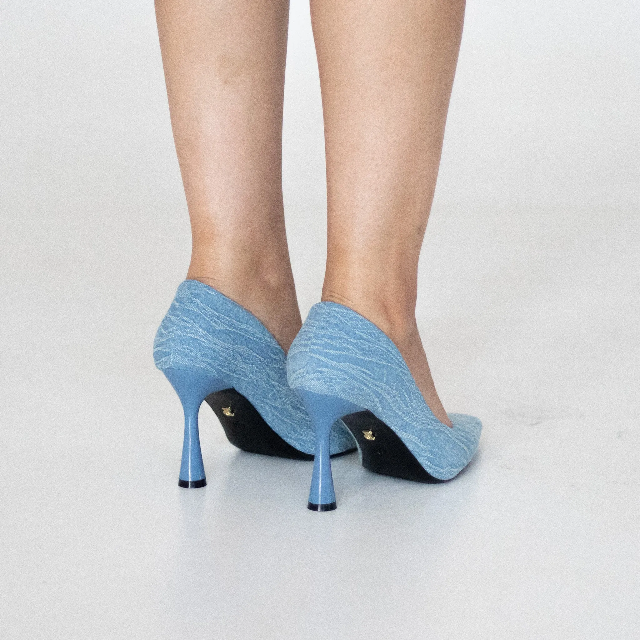 Rilla pointy court on a 9cm heel denim