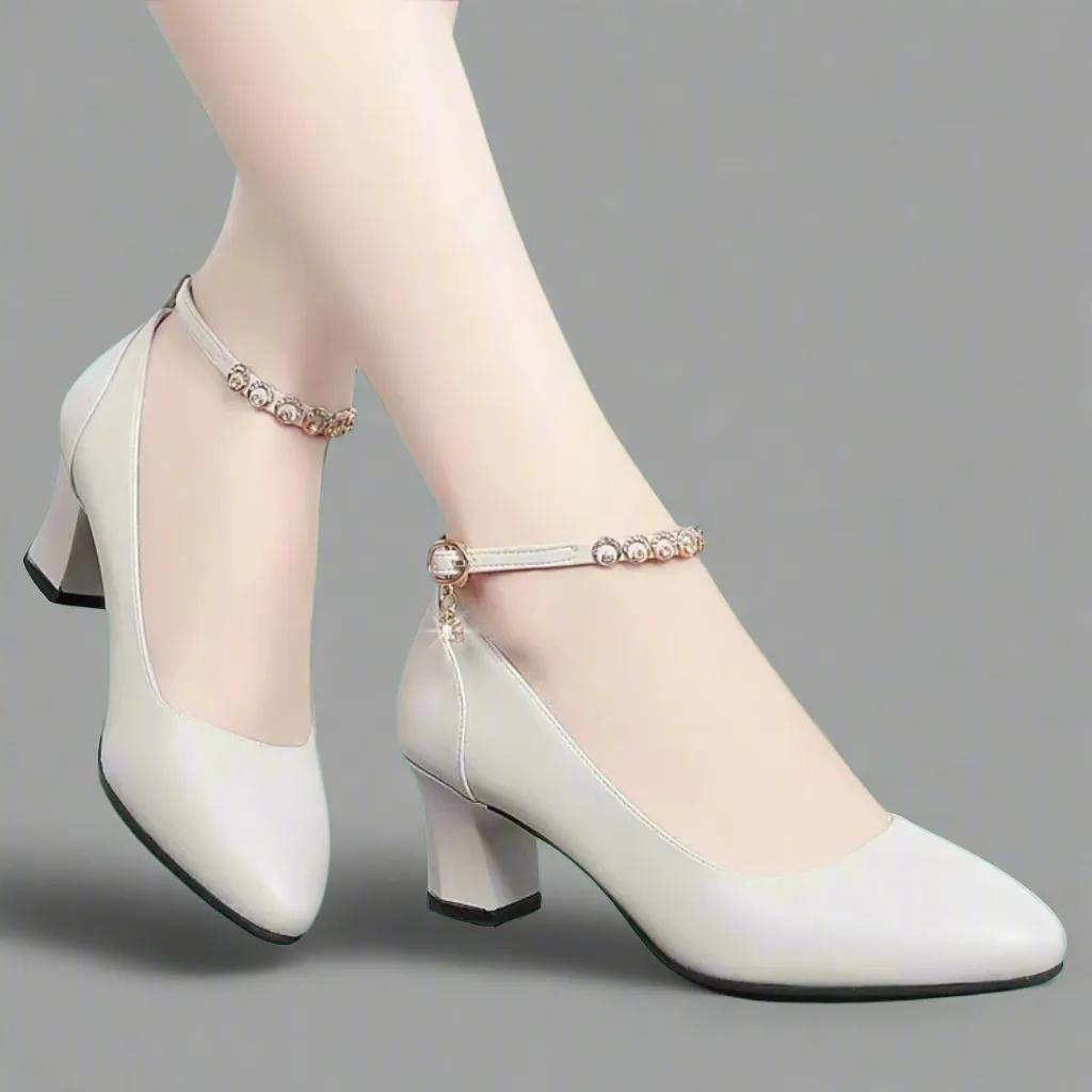 Zymara | Pumps in premium patent leather for your office style